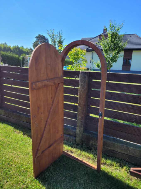 drzwi drewniane do ziemianki