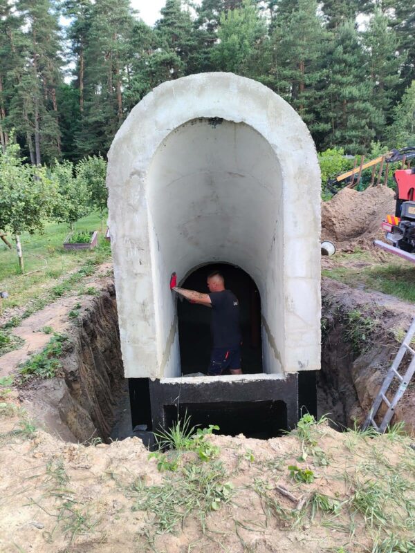 schody do piwniczki betonowej ogrodowej