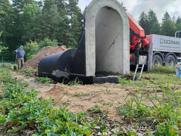 rozłądunek piwniczki betonowej